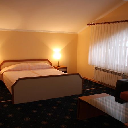 Kovanlika Hotel Razgrad Екстер'єр фото