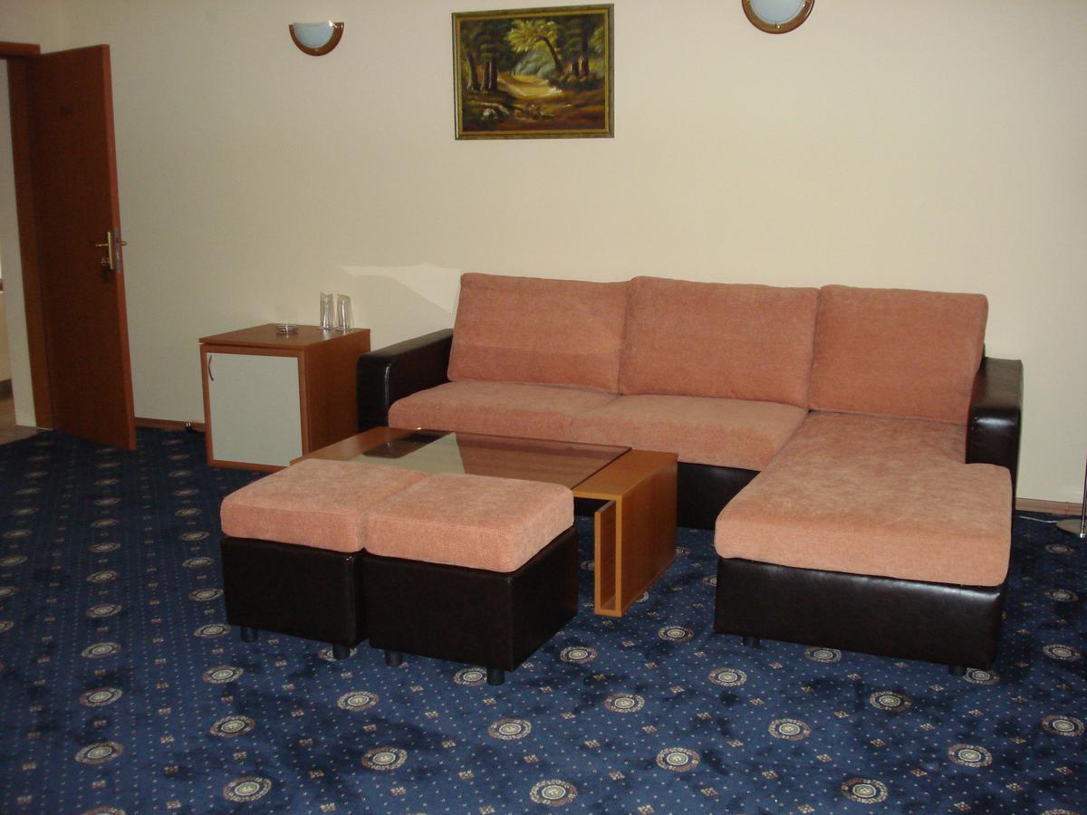 Kovanlika Hotel Razgrad Екстер'єр фото